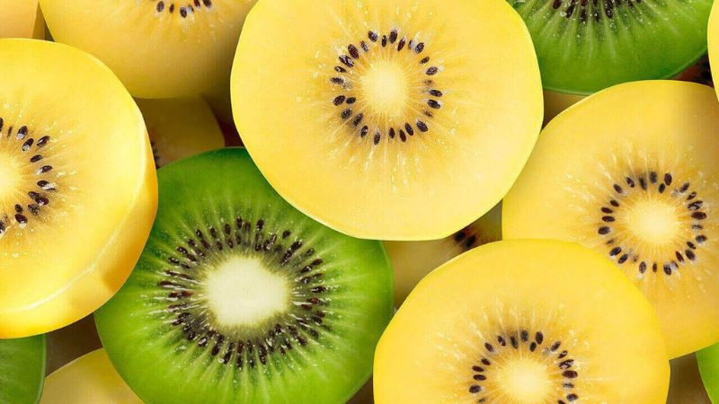 Kiwi xanh và kiwi vàng có sự khác biệt rõ rệt từ màu sắc, hương vị cho đến những thế mạnh về hàm lượng dinh dưỡng. (Ảnh: Sưu tầm)