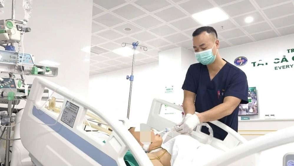Bệnh nhi 15 tuổi bị đuối nước đã qua cơn nguy kịch (Ảnh: BVCC)