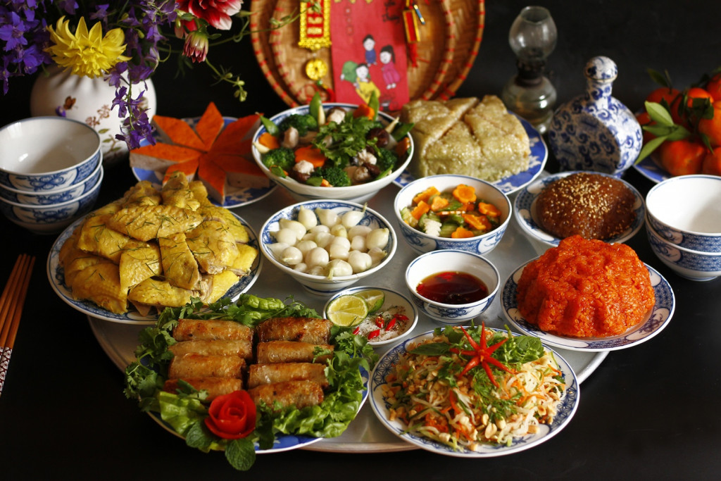 Biến tấu bánh chưng, giò chả, thịt gà luộc thành các món ăn thanh nhẹ là giải pháp giúp “giải ngán” hiệu quả sau những ngày Tết nhiều đạm, nhiều béo. (Ảnh: Sưu tầm)