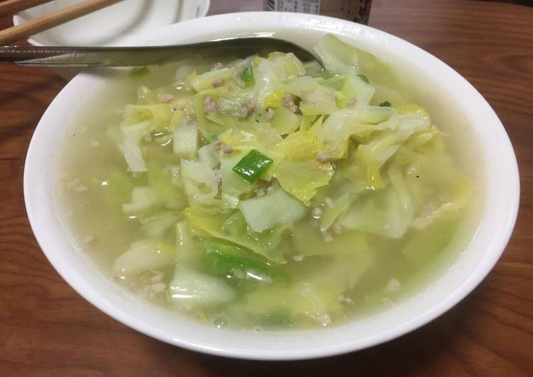Canh cải giàu chất xơ, ít calo, giúp tạo cảm giác no lâu, hỗ trợ tiêu hóa và “nhẹ bụng” hiệu quả sau những ngày ăn uống nhiều dầu mỡ. (Ảnh: Sưu tầm)