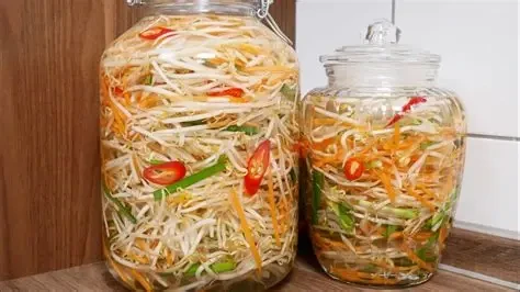 Bổ sung thực phẩm lên men đúng cách được xem là giải pháp đơn giản để “chiều chuộng” hệ tiêu hóa, giảm đầy bụng và tăng cường miễn dịch sau Tết. (Ảnh: Sưu tầm)