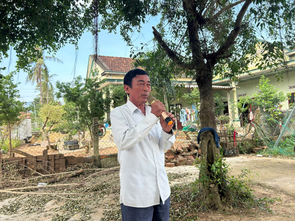  Ông Đỗ Sĩ Hương – Trưởng thôn Vạn Định bày tỏ niềm vui và sự cảm kích về hoạt động hỗ trợ cộng đồng
