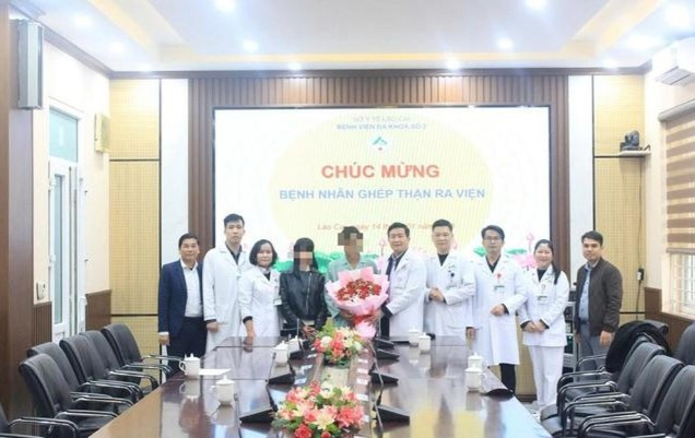 Bệnh viện Đa khoa số 2 tỉnh Lào Cai tổ chức buổi gặp mặt, chúc mừng bệnh nhân L.Y.T. (Ảnh: BVCC)