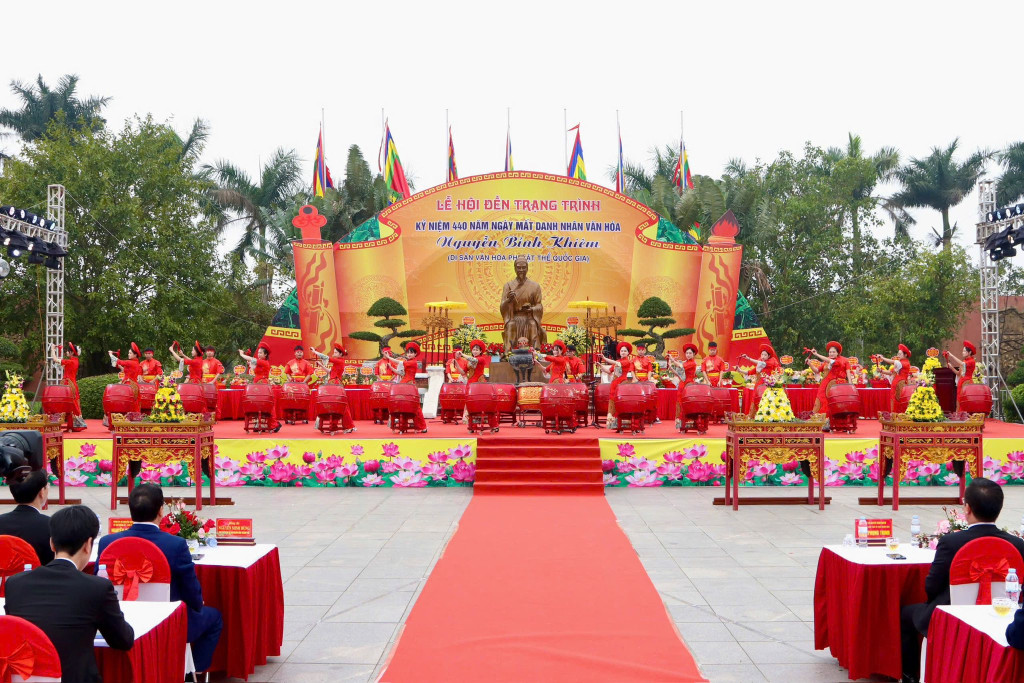 Lễ hội đền Trạng Trình kỷ niệm 440 năm ngày mất của Danh nhân văn hóa Trạng Trình Nguyễn Bỉnh Khiêm(Ảnh-CTT TP Hải Phòng)