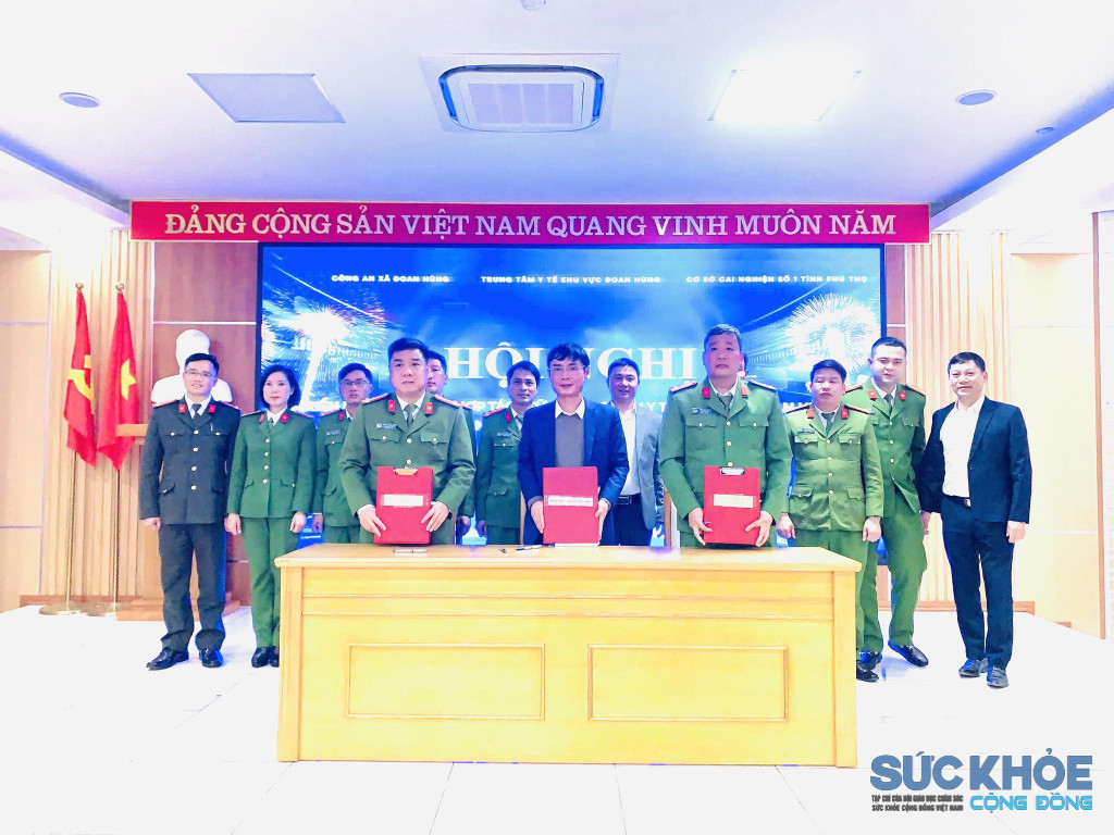 Hội nghị ký kết Kế hoạch phối hợp giữa Trung tâm Y tế khu vực Đoan Hùng và Công an xã Đoan Hùng; ký kết Quy chế phối hợp giữa Trung tâm Y tế khu vực Đoan Hùng và Cơ sở cai nghiện ma túy số 1 tỉnh Phú Thọ. ( ảnh: ĐT)
