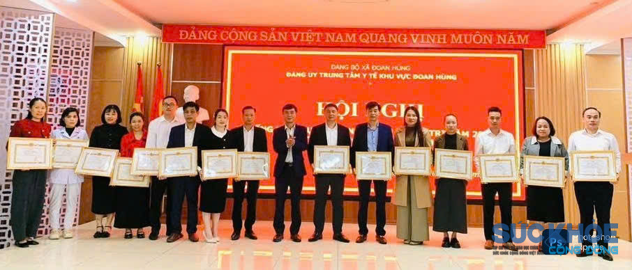 khen thượng tập thể cá nhân hoàn thành xuát sắc nhiệm vụ công tác y tế năm 2025( ảnh: ĐT)