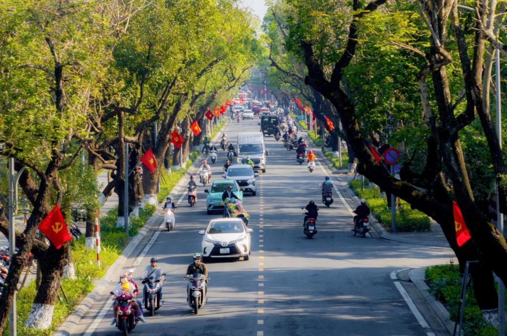 Nhiều tuyến phố trung tâm thành phố Huế được trang trí hướng về Đại hội XIV của Đảng (Ảnh: TL)