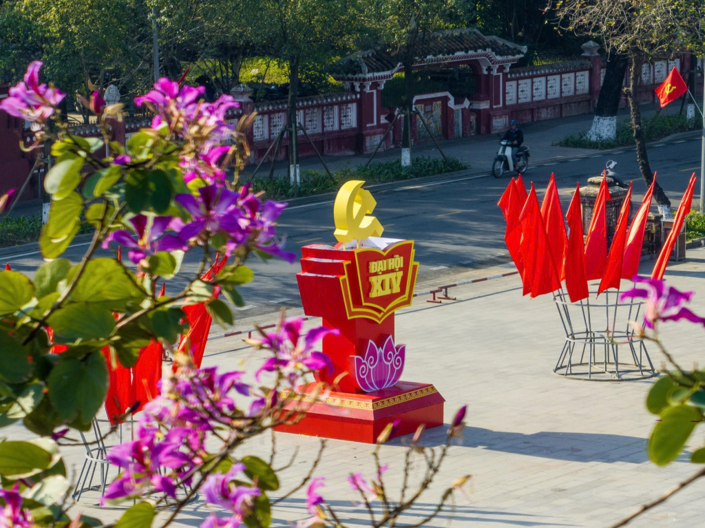 TP Huế khoác lên mình diện mạo mới trong những ngày chuẩn bị diễn ra Đại hội XIV của Đảng (Ảnh: VGP/Lê Hoàng)