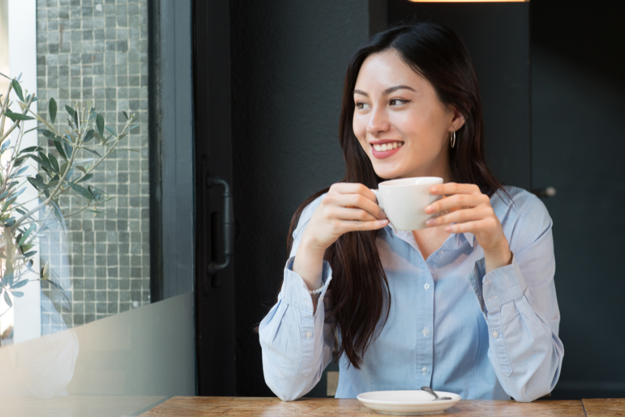 Uống cà phê điều độ mỗi ngày giúp bổ sung chất chống oxy hóa, góp phần bảo vệ sức khỏe và làm chậm quá trình lão hóa. (Ảnh: Sưu tầm)