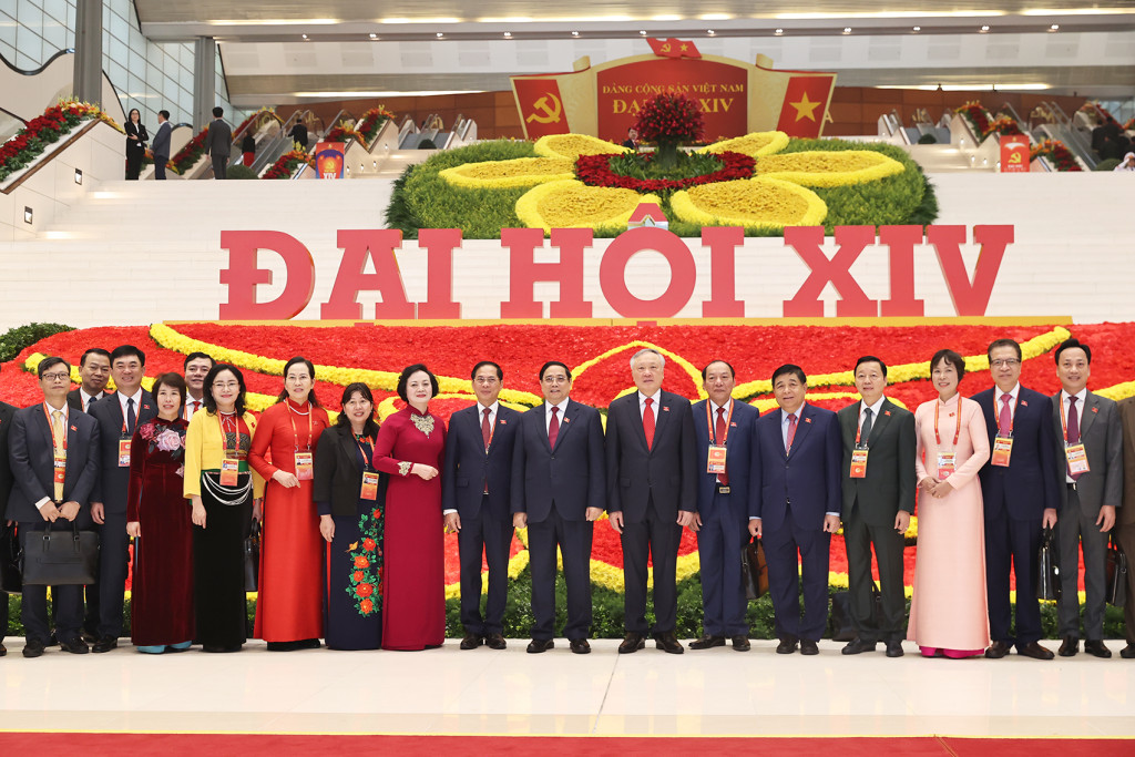 Các đồng chí lãnh đạo Chính phủ chụp ảnh lưu niệm cùng các đại biểu tại Đại hội (Ảnh: VGP/Nhật Bắc)
