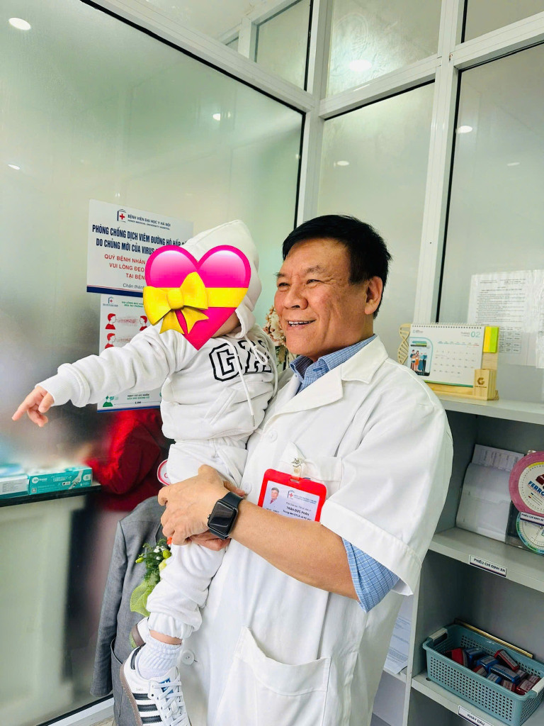 PGS.TS Trần Đức Phấn và một trong những 