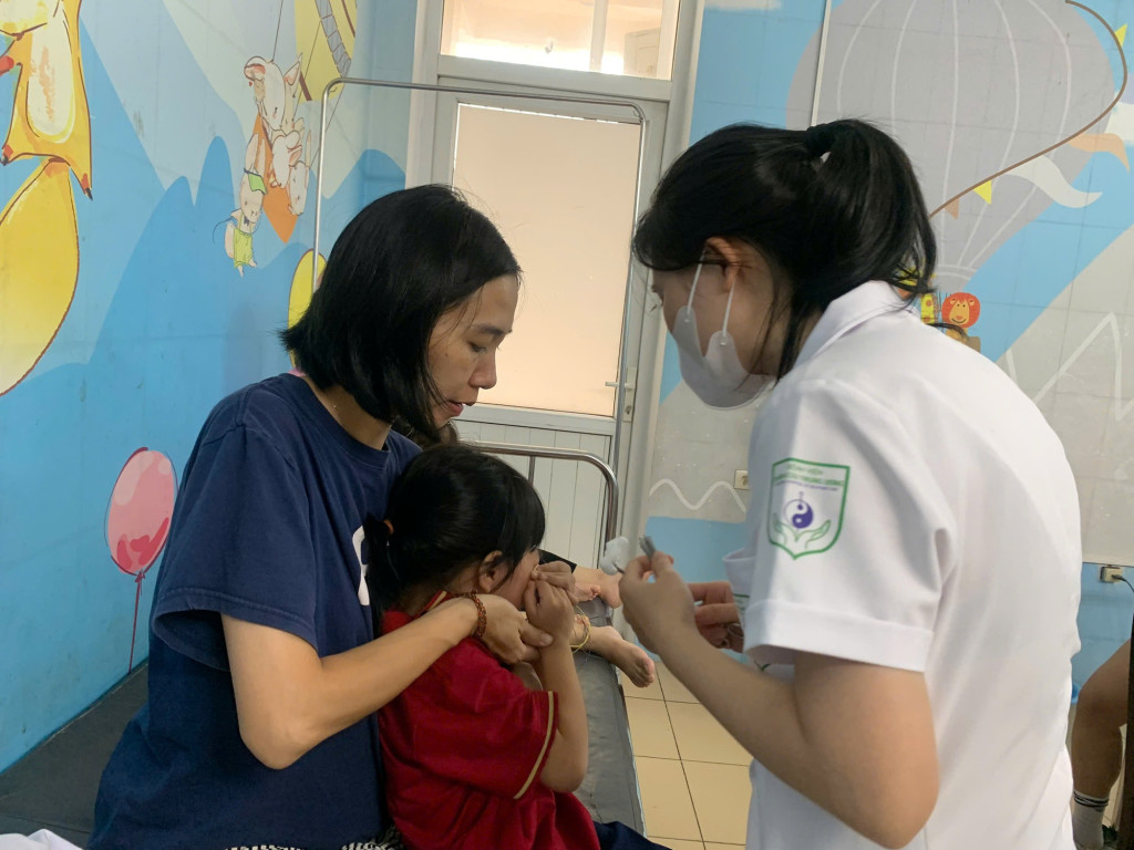 Áp dụng các phương pháp của y học cổ truyền điều trị cho trẻ tự kỷ tại Bệnh viện Châm cứu Trung ương (Ảnh: TL)