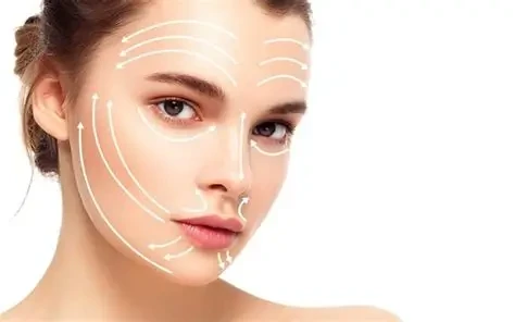 Áp dụng các thói quen chăm sóc và massage đúng cách giúp gương mặt thon gọn, đường nét hài hòa hơn trước Tết. (Ảnh: Sưu tầm)