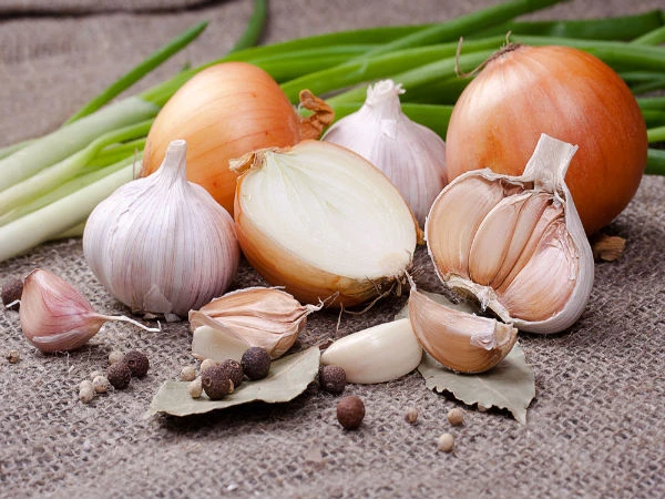 Ăn hành, tỏi tốt cho sức khỏe nhưng dễ gây mùi khó chịu. (Ảnh: Sưu tầm)