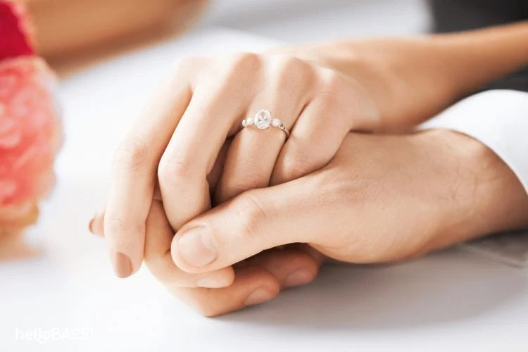 Nếu kết hôn muộn kéo dài sẽ dẫn đến sinh con muộn, sinh ít con, thậm chí không sinh con, từ đó làm mức sinh giảm thấp