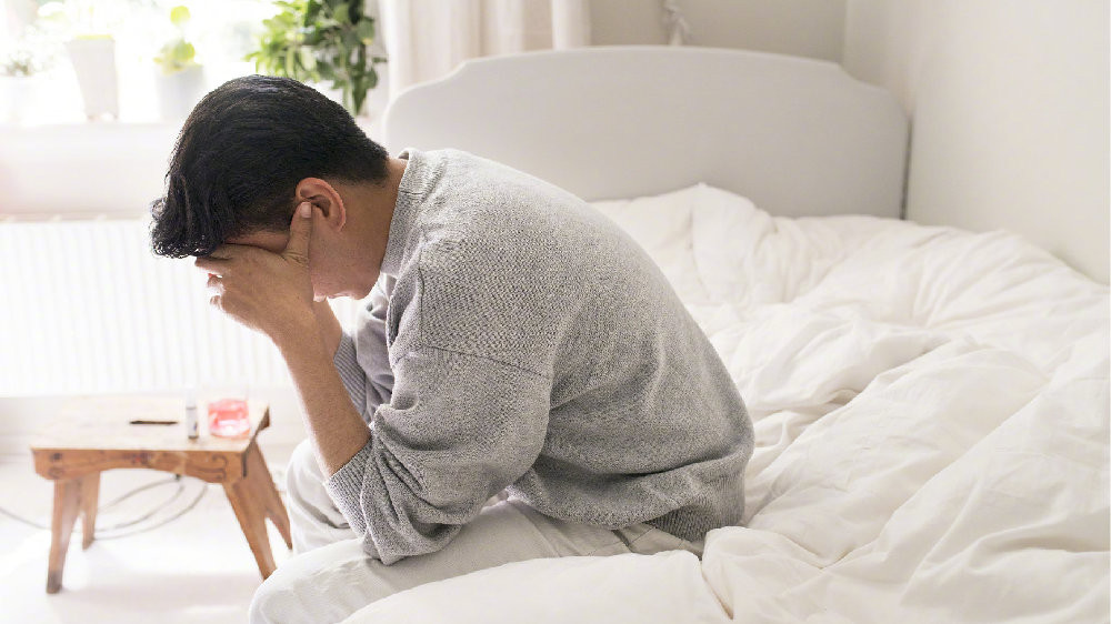 Nếu bật dậy quá nhanh trong thời tiết lạnh có thể gây đột quỵ (Ảnh: Sưu tầm)