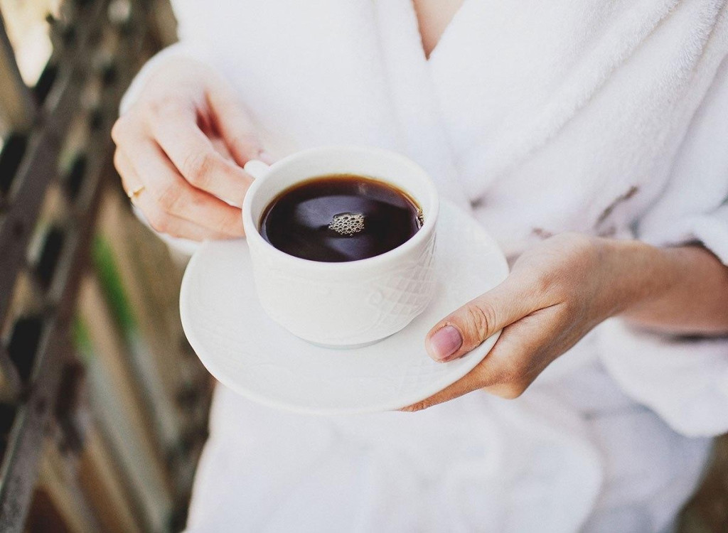 Uống cà phê nhiều khiến cổ họng bị khô (Ảnh: Sưu tầm)