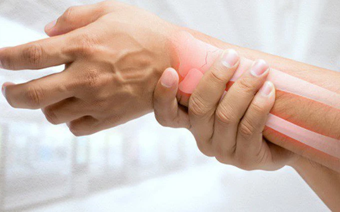 Bổ sung thực phẩm tốt cho xương mỗi ngày, kết hợp uống đủ nước và hạn chế đồ uống có hại là cách đơn giản để bảo vệ hệ xương lâu dài. (Ảnh: Sưu tầm)