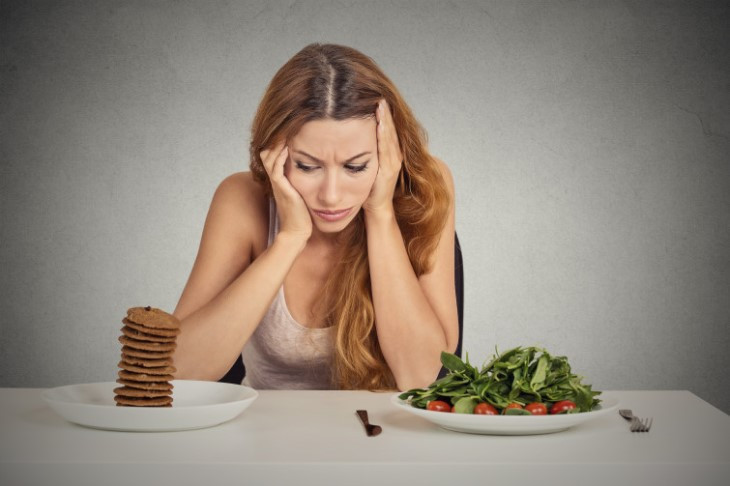 Các biểu hiện mệt mỏi, chán ăn có thể là dấu hiệu sớm của tình trạng men gan cao. (Ảnh: Sưu tầm)