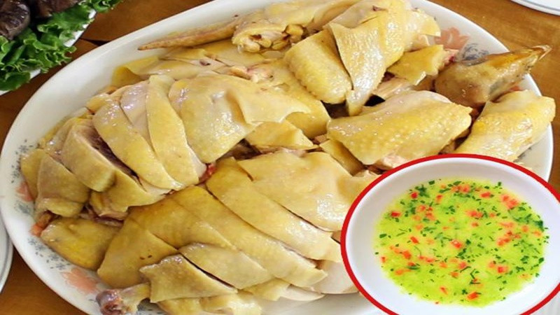 Muối chấm gà, hải sản pha đúng vị giúp món ăn đơn giản trở nên hấp dẫn và đậm đà hơn. (Ảnh: Sưu tầm)