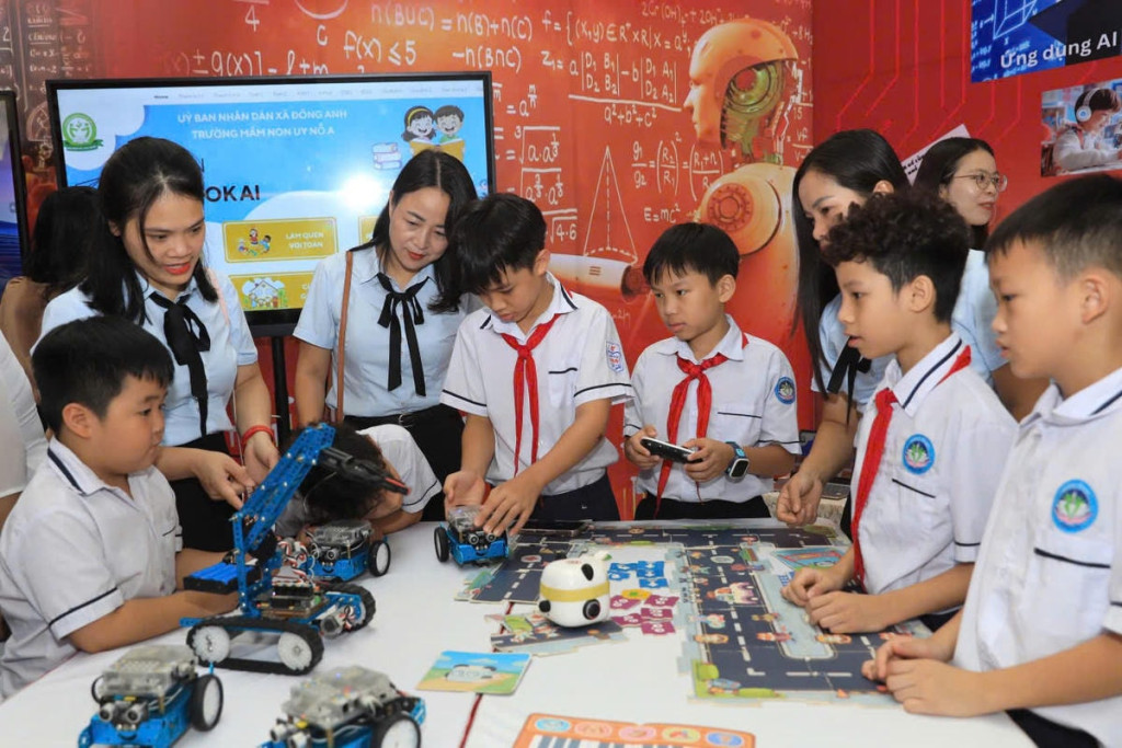 Nội dung và hoạt động giáo dục AI phải được thiết kế phù hợp với tâm lí lứa tuổi, nhu cầu và khả năng tiếp cận công nghệ của học sinh ở từng cấp học, lớp học (Ảnh: Bộ GD-ĐT)