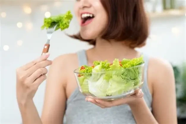 Giải rượu đúng cách không chỉ dựa vào thực phẩm mà còn phụ thuộc vào lượng rượu bia tiêu thụ. (Ảnh: Sưu tầm)