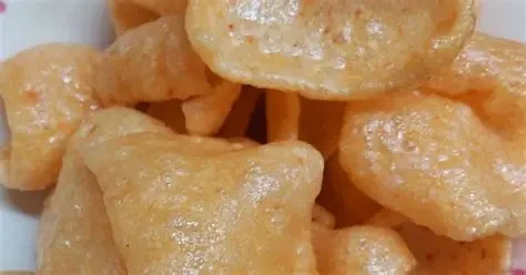 Chỉ với vài mẹo nhỏ khi chiên, phồng tôm sẽ nở đều, vàng đẹp và giữ được độ giòn lâu. (Ảnh: Sưu tầm)