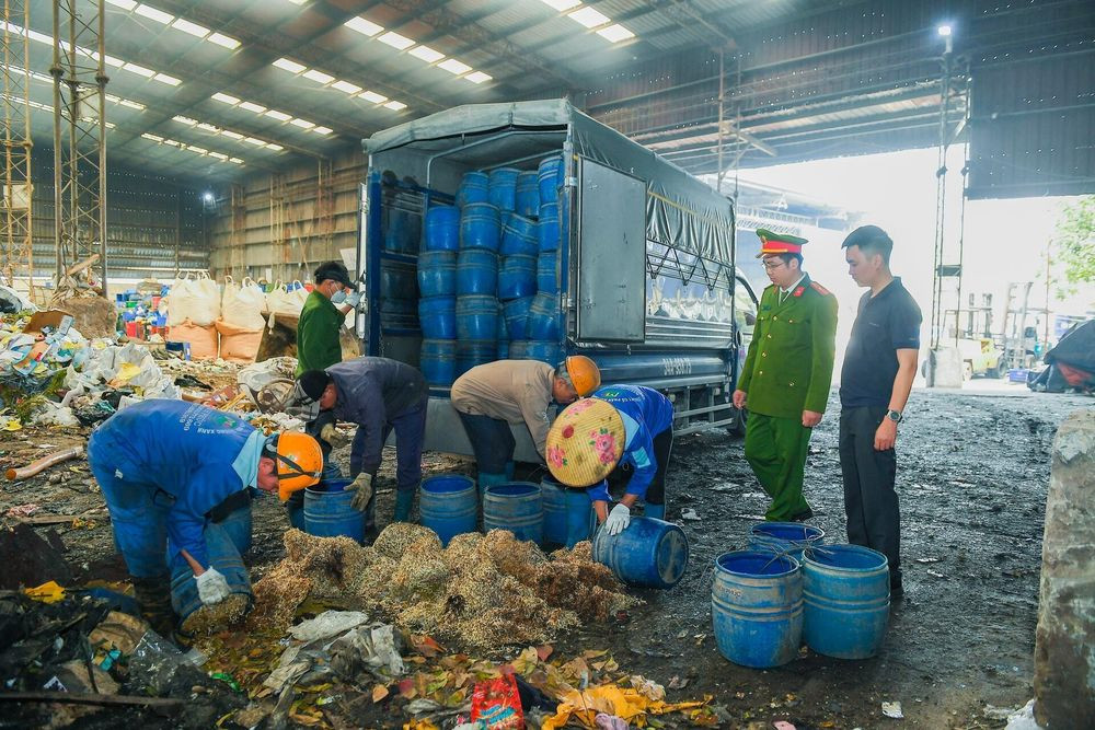 Cơ quan chức năng Hải Phòng phát hiện hơn 5 tấn giá đỗ vi phạm tại hai cơ sở sản xuất trên địa bàn xã Gia Phúc