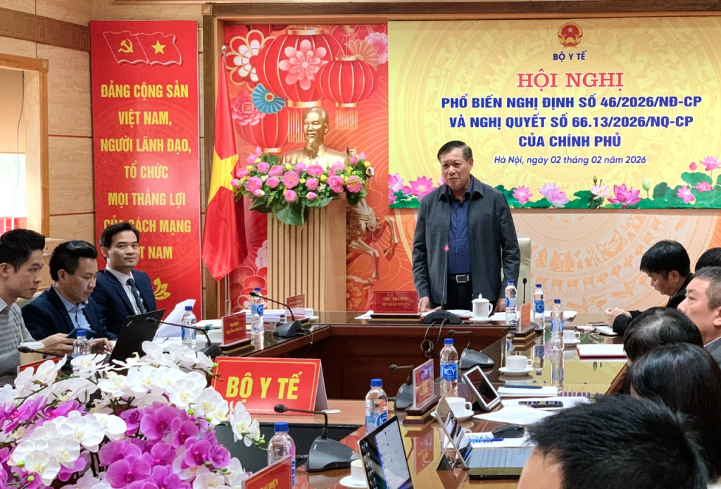 Thứ trưởng Bộ Y tế Đỗ Xuân Tuyên chủ trì cuộc họp (Ảnh: VGP/HM)