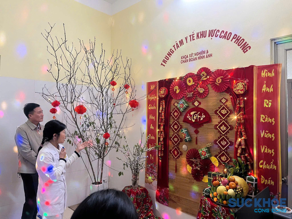 Y bác sĩ đã thuyết trình sản phẩm của khoa, phòng trong hội thi ( ảnh: ĐT)