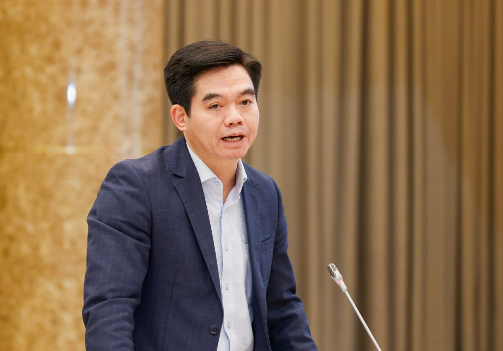 Cục trưởng Cục Tiền lương và Bảo hiểm xã hội (Bộ Nội vụ) Phạm Trường Giang trả lời câu hỏi của báo chí (Ảnh: TL)