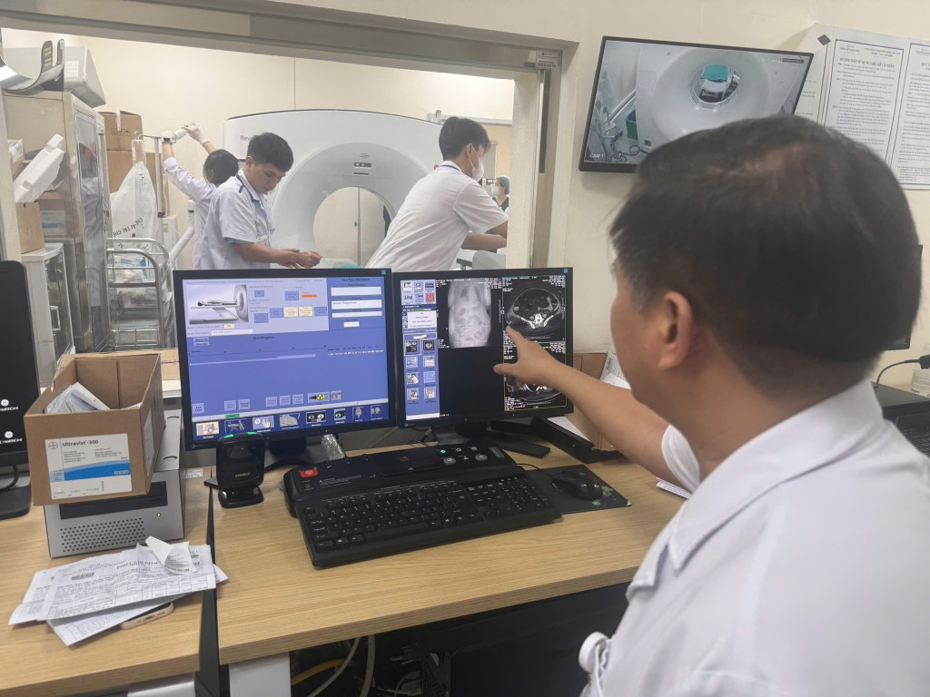 Bệnh viện Bạch Mai là đơn vị đầu tiên vừa được Bộ Y tế phê duyệt giá dịch vụ kỹ thuật chẩn đoán hình ảnh sử dụng hệ thống lưu trữ và truyền tải hình ảnh (không sử dụng in phim) thuộc phạm vi thanh toán của Quỹ bảo hiểm y tế (Ảnh: TL)