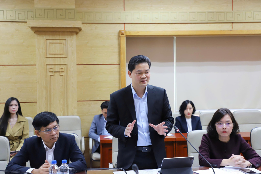 TS.BS Vũ Mạnh Hà, Ủy viên Dự khuyết Ban Chấp hành Trung ương Đảng, Thứ trưởng Thường trực Bộ Y tế chủ trì buổi làm việc với đoàn công tác Hội Quân dân Y Việt Nam.