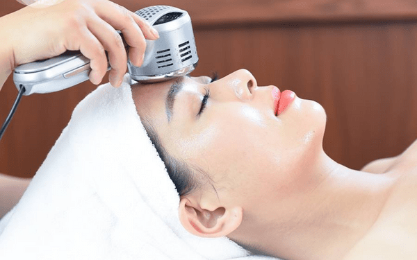 Điện di da mặt giúp hỗ trợ đưa dưỡng chất thẩm thấu sâu vào da, góp phần cải thiện làn da từ bên trong.
(Ảnh: Sưu tầm)