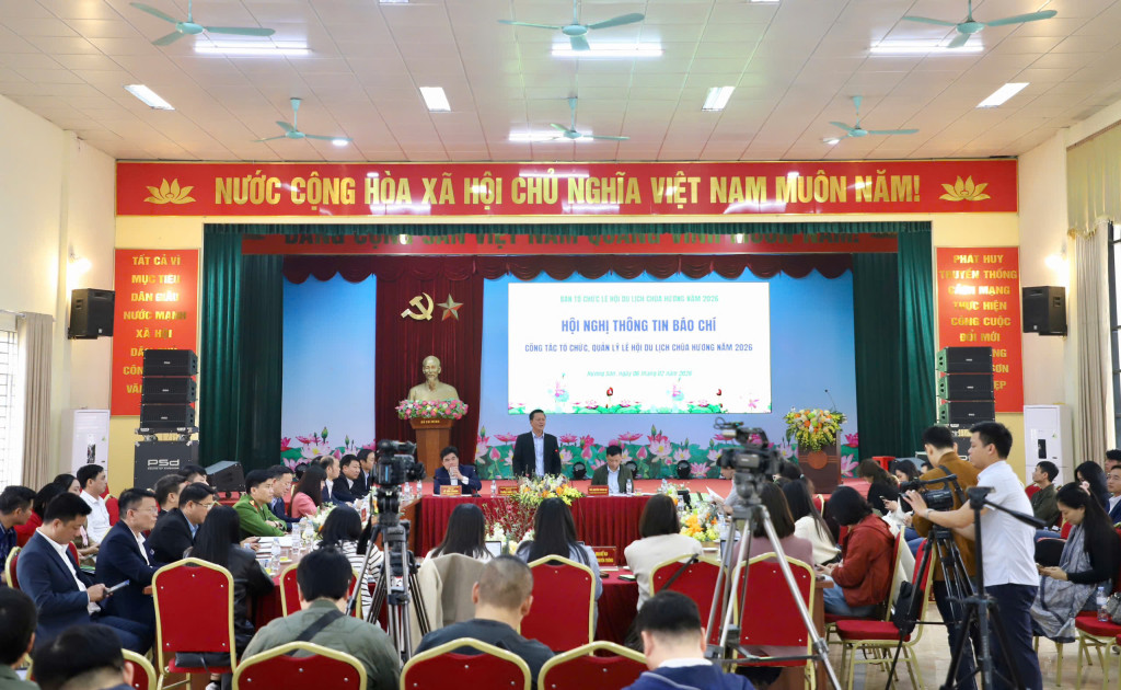 Quang cảnh buổi họp báo 