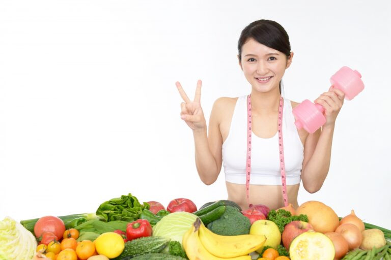 Chế độ ăn uống khoa học kết hợp luyện tập đều đặn là chìa khóa giúp phái đẹp nuôi dưỡng vòng 1 căng đầy, săn chắc một cách tự nhiên. (Ảnh: Sưu tầm)