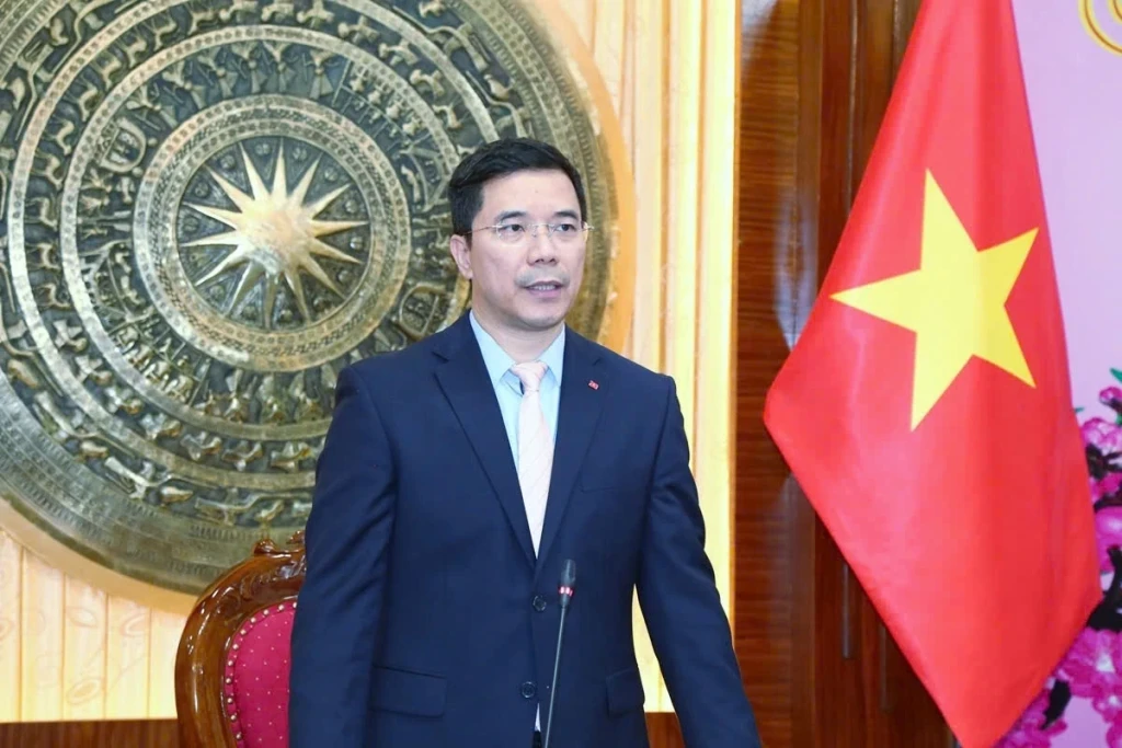 Đồng chí Nguyễn Hồng Phong, Ủy viên dự khuyết Trung ương Đảng, Phó Bí thư Thường trực Tỉnh ủy phát biểu tại buổi gặp mặt 