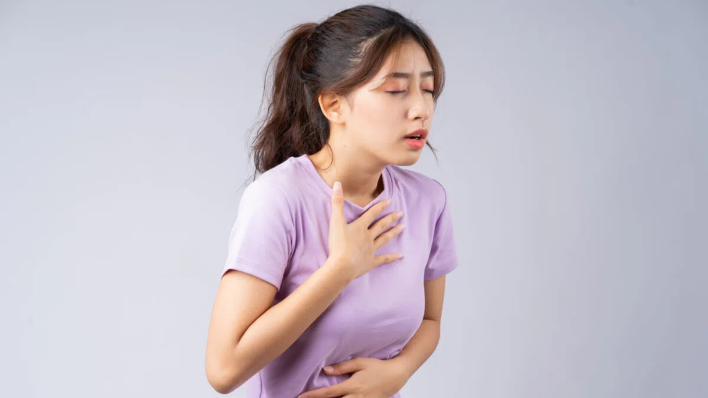 Nấc cụt kéo dài có thể liên quan đến các bệnh lý về tim mạch (Ảnh: Sưu tầm)