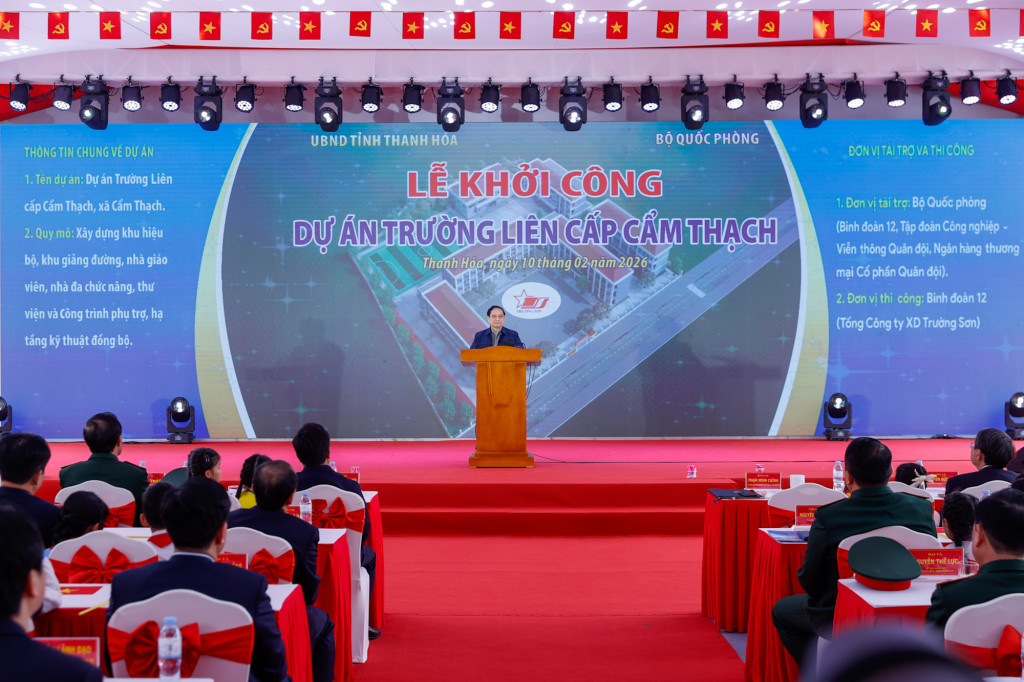 Thủ tướng Phạm Minh Chính phát biểu tại lễ khởi công dự án Trường liên cấp Cẩm Thạch (Ảnh: VGP/Nhật Bắc)