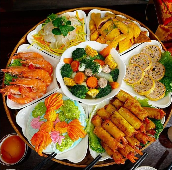 Mâm cúng ông Táo gọn ghẽ, đẹp mắt, chất chứa bao yêu thương và khéo léo của hội chị em
