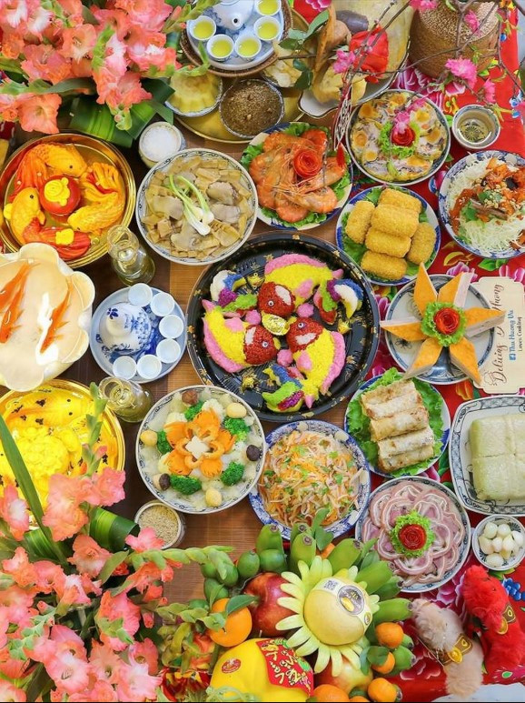 Còn theo chị Thu Huong Vu, không cầu mâm cao cỗ đầy, chỉ mong đủ lễ – đủ tâm – đủ ấm cúng, để giữ gìn nếp nhà và nét đẹp Tết truyền thống