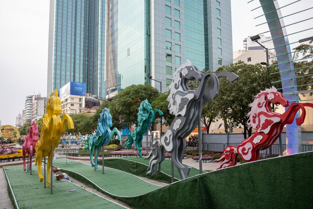 6 linh vật ngựa trong tư thế phi nước đại cho đại cảnh Giang sơn cẩm tú của đường hoa