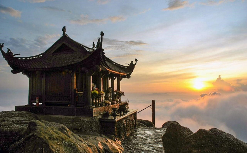 Ngôi chùa Đồng linh thiêng cổ kính nằm trên đỉnh núi Yên Tử