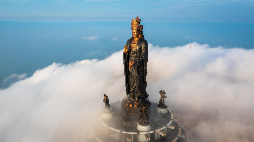 Núi Bà Đen Tây Ninh là nơi diễn ra nhiều lễ hội nổi tiếng