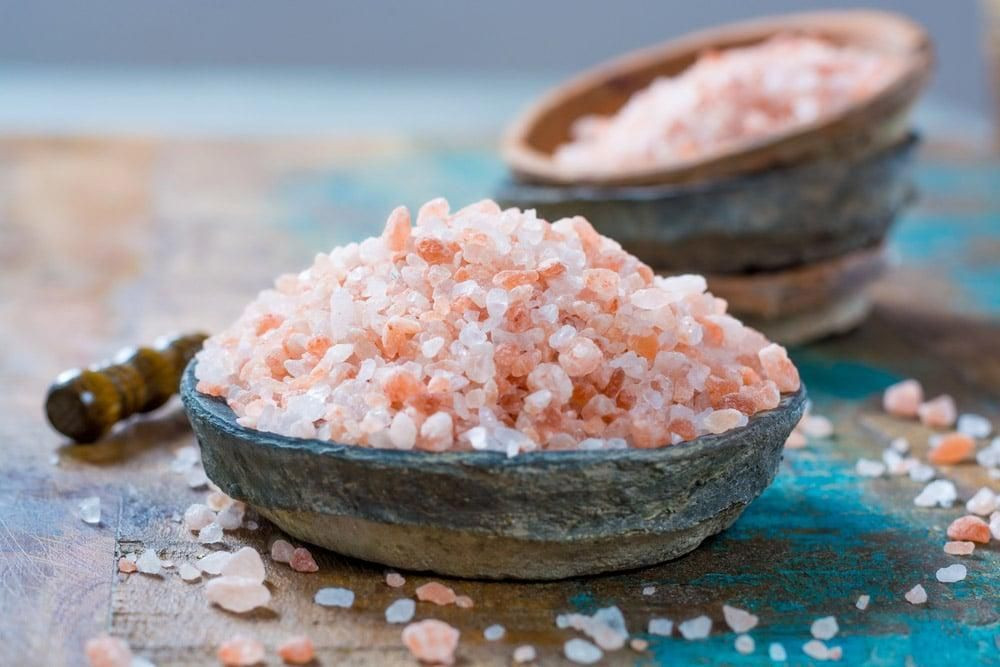 Đặc biệt ở hình ảnh, không phải phép màu. Đá muối hồng Himalaya hấp dẫn nhờ vẻ ngoài và câu chuyện tiếp thị, nhưng về khoa học, nó không có gì vượt trội so với muối thông thường (Ảnh: Pinterest)
