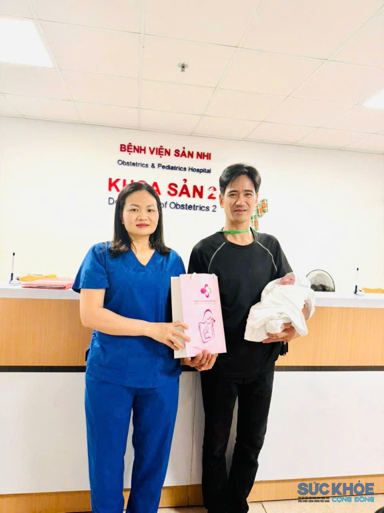 Cháu bé đầu tiên chào đời năm 2026 (ảnh: ĐT)