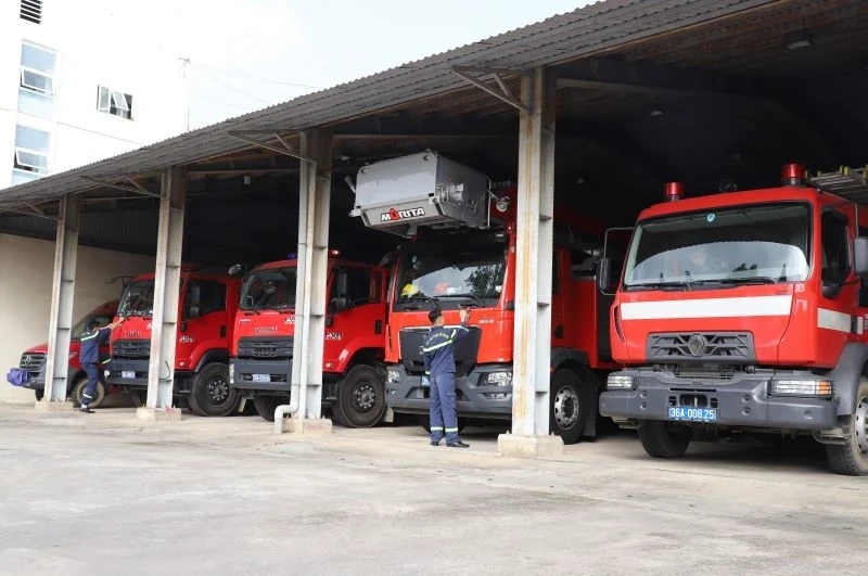 Cán bộ, chiến sĩ Phòng Cảnh sát PCCC&CNCH đã đề cao tinh thần, trách nhiệm, phấn đấu với quyết tâm cao nhất bảo vệ Nhân dân vui xuân, đón Tết Bính Ngọ an toàn, vui tươi và hạnh phúc (Ảnh: Đỗ Đức)