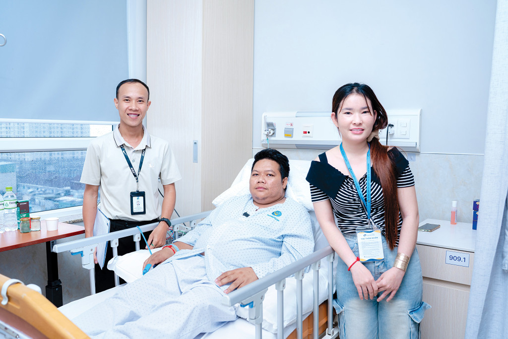 Sau hơn nửa tháng điều trị tích cực tại Việt Nam, anh H.S đạt mức sức khỏe ổn định, có thể cùng gia đình trở về nước Ảnh: Bệnh viện cung cấp (Ảnh: BVCC)