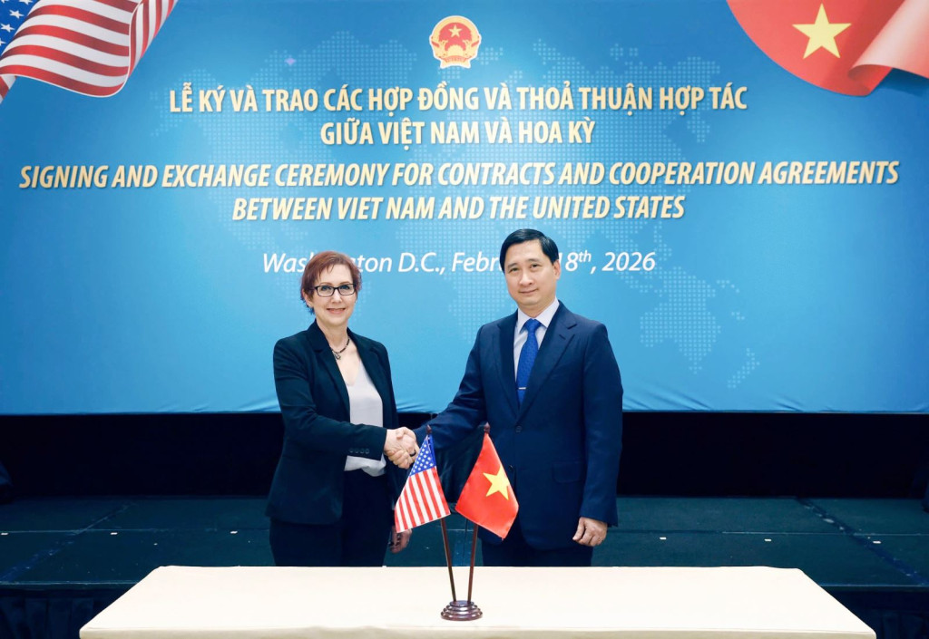 Hệ thống Bệnh viện Đa khoa Tâm Anh và Mevion Medical Systems, Inc. ký hợp đồng mua và chuyển giao công nghệ vận hành hệ thống xạ trị ung thư proton MEVION S250-FIT thế hệ mới nhất tại Washington D.C. (Mỹ). Ảnh: BV
