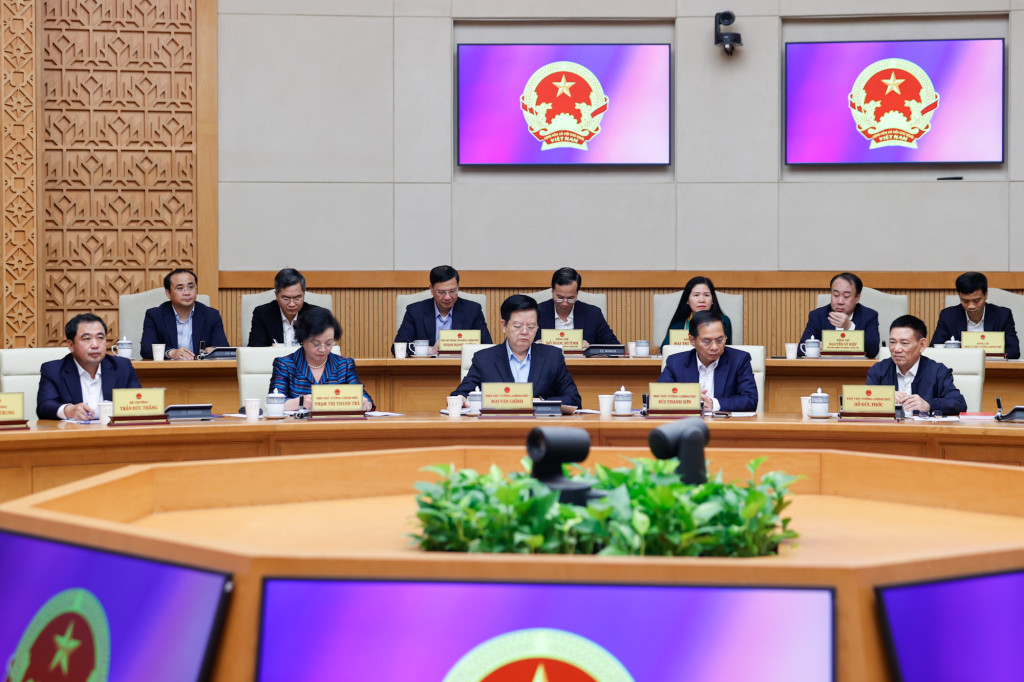 Các Phó Thủ tướng Hồ Đức Phớc, Bùi Thanh Sơn, Mai Văn Chính, Phạm Thị Thanh Trà dự cuộc họp - Ảnh: VGP/Nhật Bắc